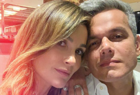 Flávia Alessandra e Otaviano Costa compartilham momento íntimo na web