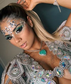 Lexa presta queixa na delegacia após treta com trio elétrico