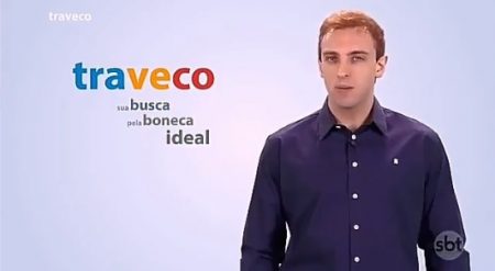 Léo Lins satiriza comercial de hotéis e lança aplicativo para buscar “travecos”