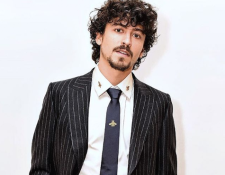 Jesuíta Barbosa é visto na Sapucaí ao lado de novo affair