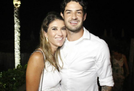 Rebeca Abravanel volta ao Instagram após 43 dias para dizer que ama Alexandre Pato