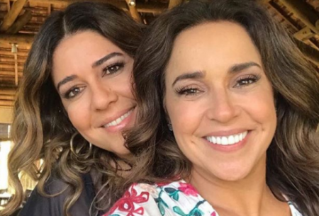 Daniela Mercury viaja com esposa para destino romântico