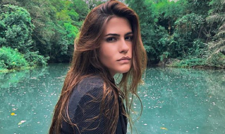 Filha de Gloria Pires, Antonia Morais causa com foto sem sutiã