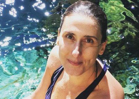 Paola Carosella chama a atenção ao publicar foto na juventude