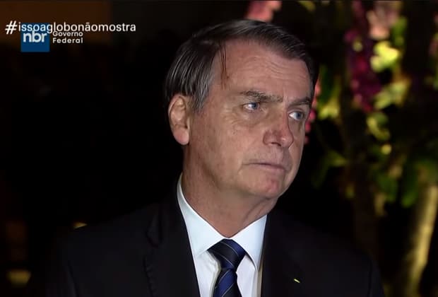 “Fantástico” ironiza troca de farpas entre Bolsonaro e Rodrigo Maia