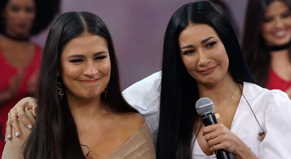 Simone e Simaria curtem noitada em show do Backstreet Boys
