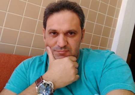 Apresentador do SBT chora ao vivo com novo cenário de programa