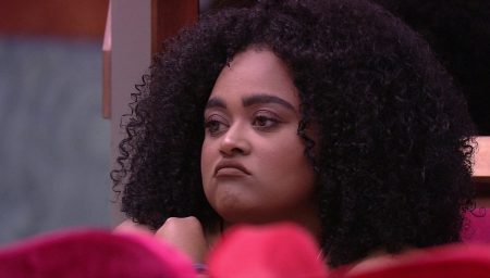 Ex-BBB Rízia é atacada por causa do corpo e faz desabafo contra haters