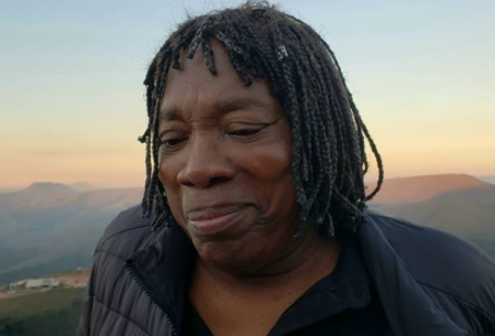 Em foto rara com filho adotivo, Milton Nascimento se emociona com carta