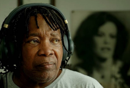 Milton Nascimento surge em foto de protesto por tragédias