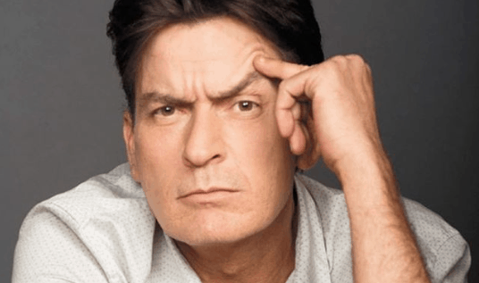 Charlie Sheen, de “Two and a Half Man”, lida com desafios de ser soropositivo