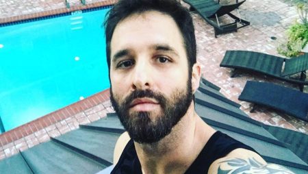 Com Kelly Key e Latino, Rafinha Bastos provoca no Dia dos Namorados