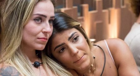 Após briga e expulsão do BBB 2019, Hariany reforça amizade com Paula