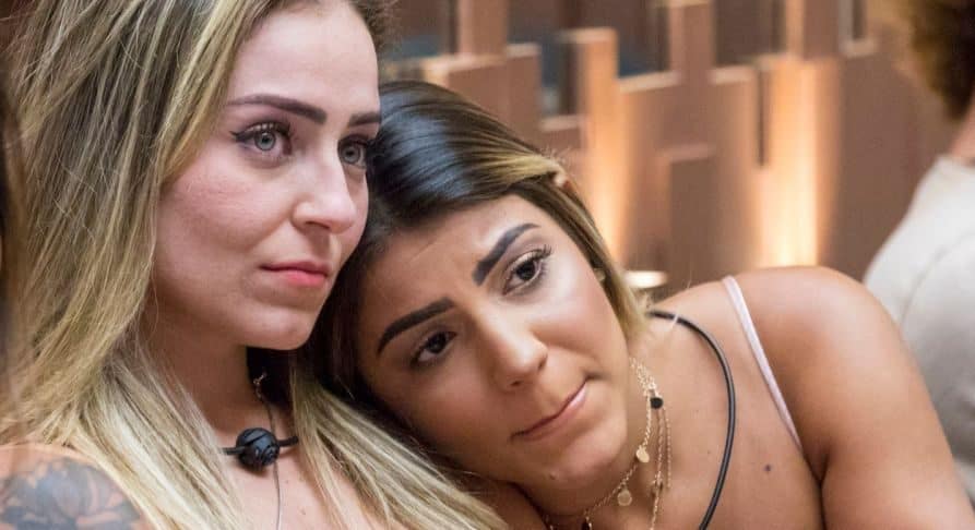 Após briga e expulsão do BBB 2019, Hariany reforça amizade com Paula