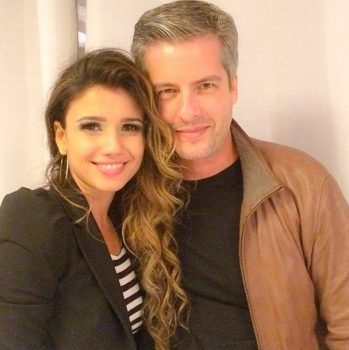 Paula Fernandes homenageia Victor Chaves, que se manifesta