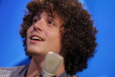 Filho de Cássia Eller impressiona por voz muito parecida com a da mãe