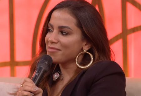 Anitta ouve história emocionante e choca com pedido e atitude no “Encontro”