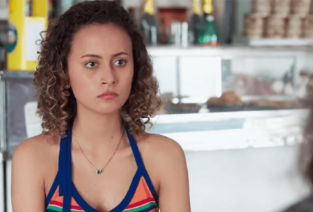 Alice Milagres curte posts que metralham sua personagem em “Malhação”