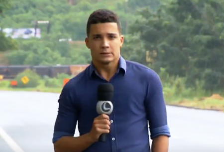 Repórter da Record se assusta com carreta e solta palavrão; assista