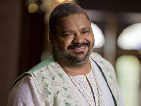 Filho de Arlindo Cruz posa ao lado do pai e emociona web