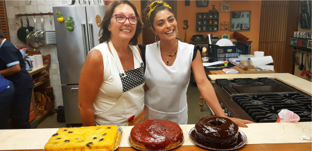 Juliana Paes faz oficina de bolos para gravar “A Dona do Pedaço”