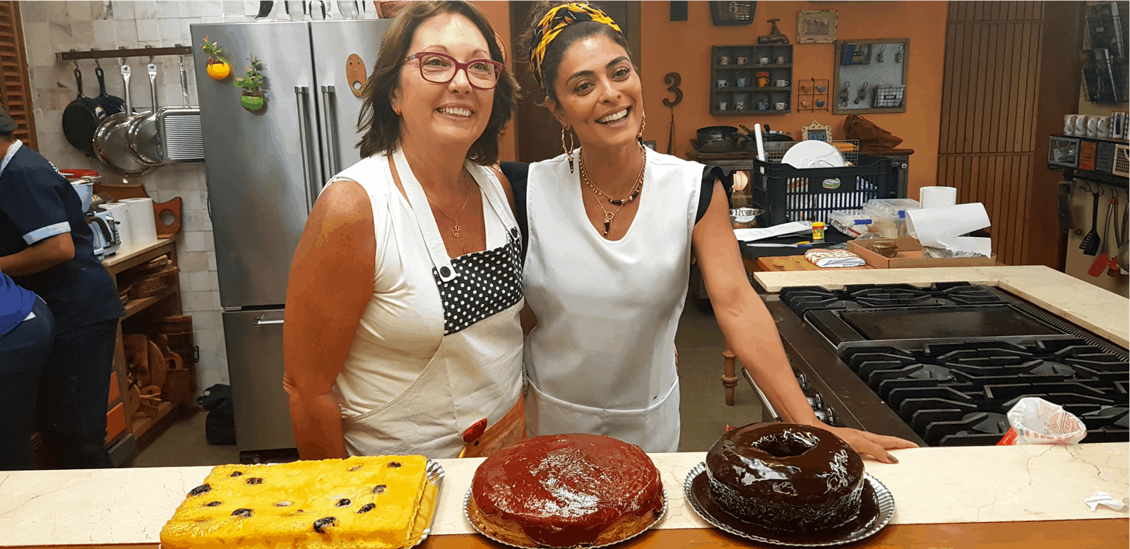 Juliana Paes faz oficina de bolos para gravar “A Dona do Pedaço”