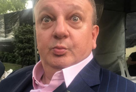 Com orelha de coelho, Erick Jacquin deseja Feliz Páscoa no Instagram