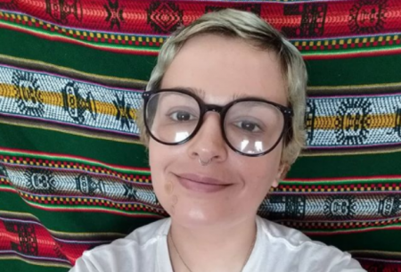 Amanda Ramalho, ex-“Pânico”, tem crise de ansiedade e pede por maconha