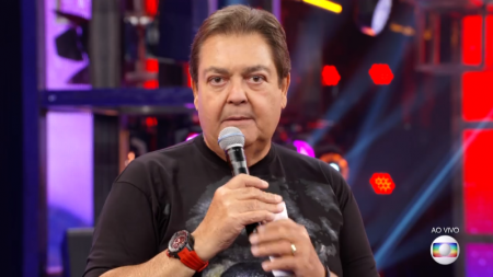 Faustão aparece no “Domingão” com camisa avaliada em R$ 5 mil