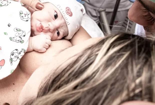 Jornalista da Globo faz relato emocionante sobre parto da primeira filha