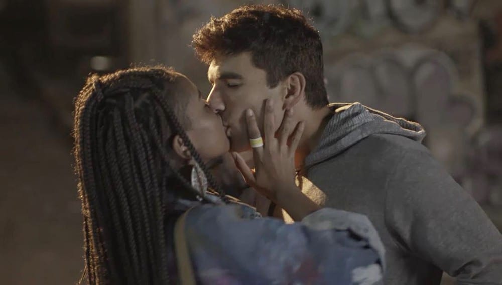 “Malhação”: Daniel e Jaqueline saem juntos e se beijam