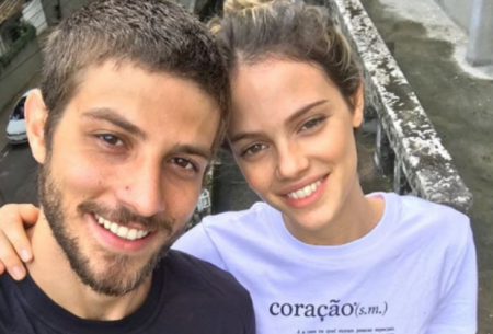 Laura Neiva mostra foto de parto e fala sobre dificuldades