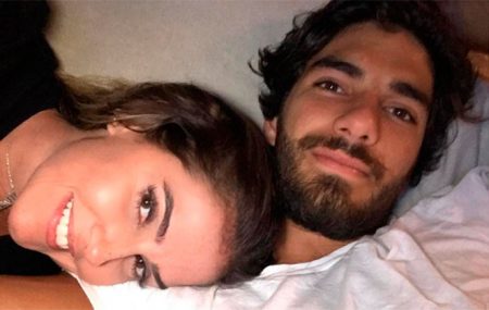 Deborah Secco tira a roupa com o marido e foto repercute