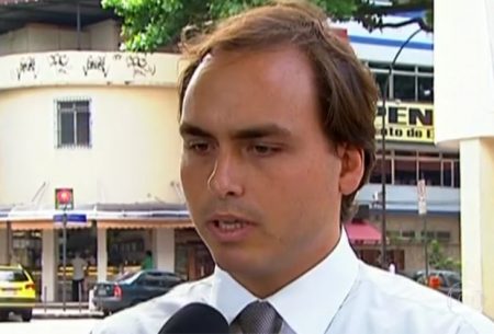 “Zorra” ironiza e mostra como Carlos Bolsonaro interfere na presidência