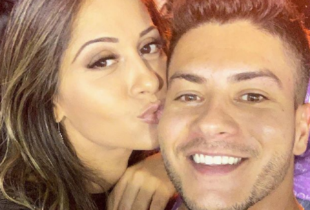 Arthur Aguiar quebra o silêncio e explica unfollow na mulher