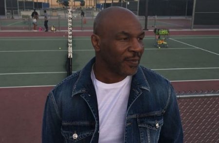 Mike Tyson se emociona ao falar da carreira e faz declaração