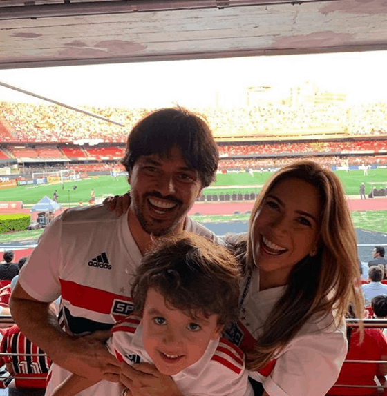 Filho de Patrícia Abravanel entra em campo com Pato em jogo do São Paulo