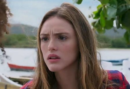 Isabelle Drummond surge como Emília e homenageia jornalista da Globo