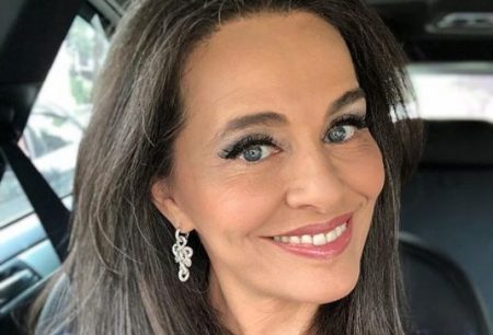 Aos 52 anos, Carla Vilhena exibe o corpão na Itália e arranca suspiros