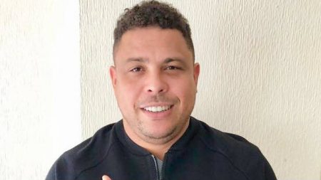Ronaldo posta foto com os filhos e semelhança impressiona