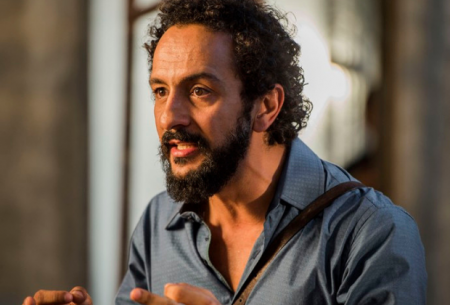 Globo escala Irandhir Santos para viver o vilão de “Amor de Mãe”