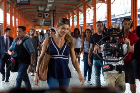 Grazi Massafera chama a atenção durante gravação de novela