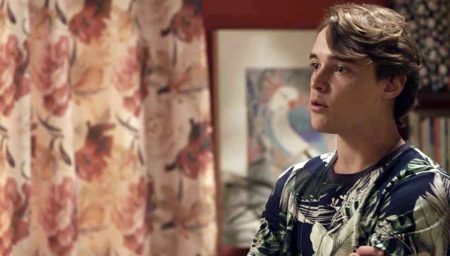 “Malhação”: Thiago flagra beijo entre Carla e Madureira