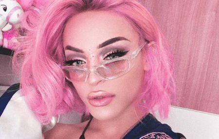 Pabllo Vittar posa sexy de calcinha e leva web à loucura