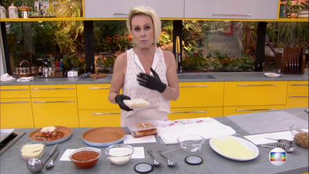 Ana Maria Braga se confunde e acaba errando receita no “Mais Você”