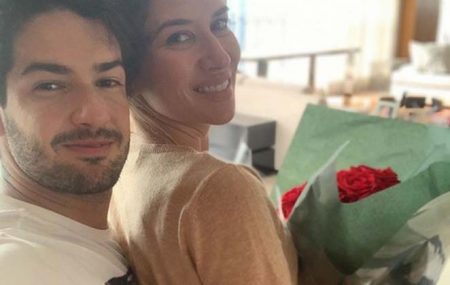 Alexandre Pato lesiona ligamento no pescoço e é mimado por Rebeca Abravanel