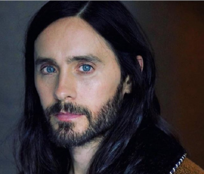 Jared Leto surge com réplica da própria cabeça no MET Gala