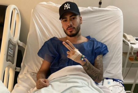 Kevinho mostra curativos após cirurgia e tranquiliza seguidores