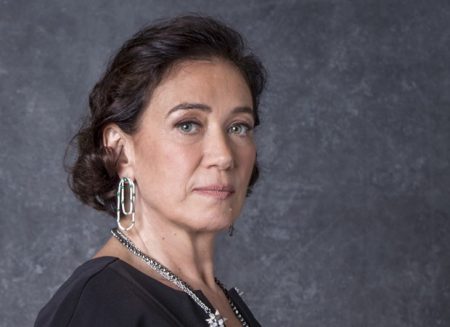 Lilia Cabral compartilha confraternização da equipe de “O Sétimo Guardião”