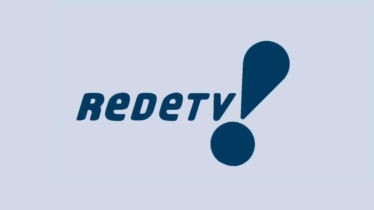 Repórter da RedeTV! posa só de cueca e deixa web babando